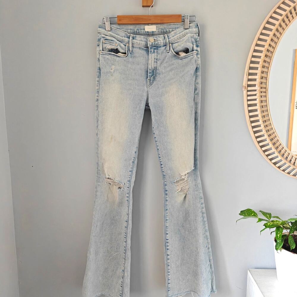 MOTHER The Weekender Fray Action Shot Distressed Flare Jeans Light Wash 28